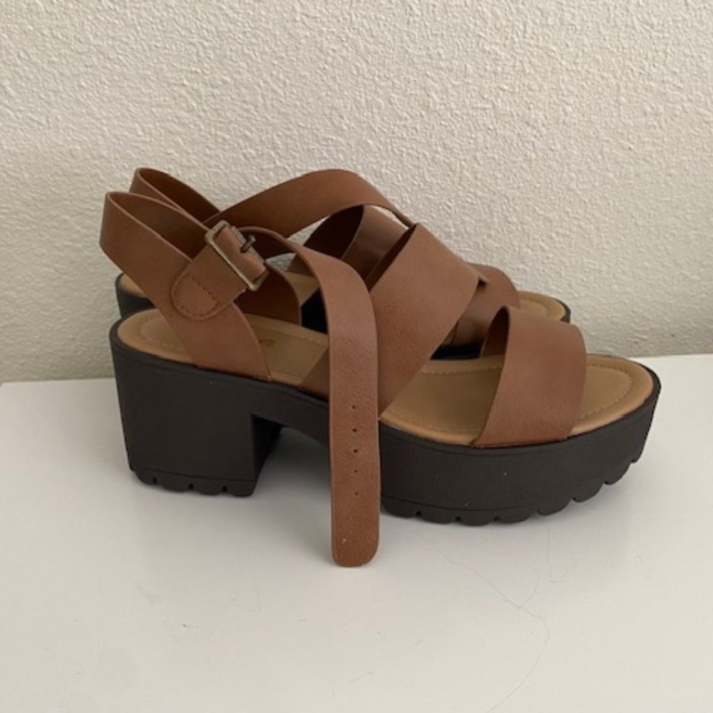 Soda Ankle Strap Platform Sandals Brown Size 8. NWT - Picture 7 of 9